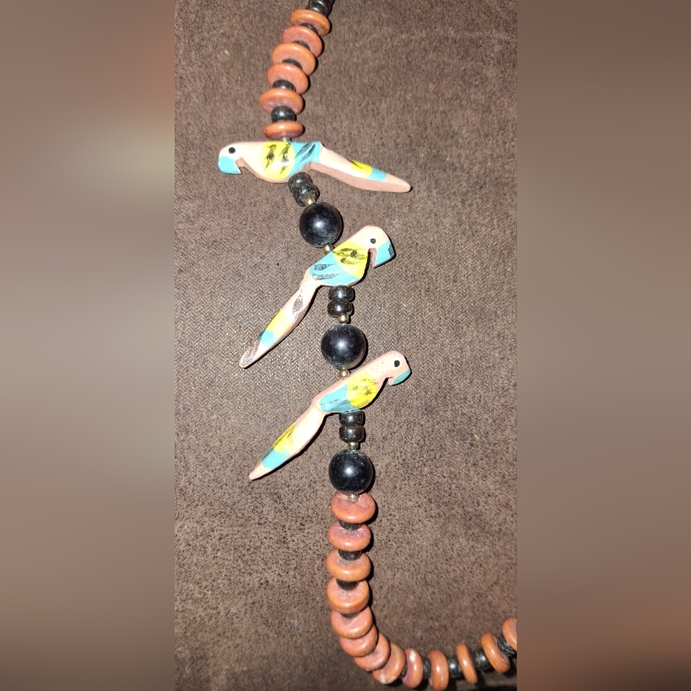 Vintage Tropical Carved Wooden Parrot Painted Beaded Necklace - Picture 4 of 5